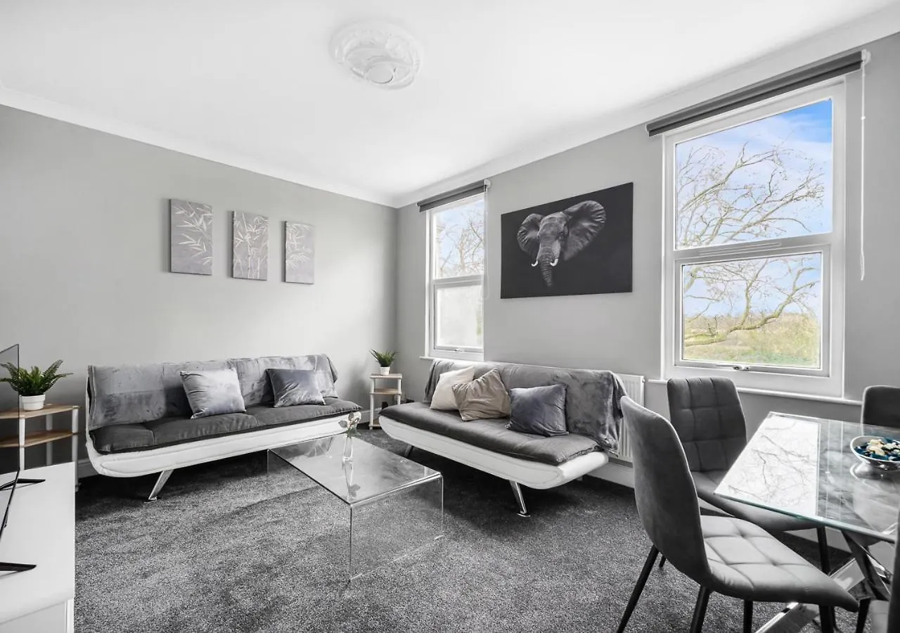런던 Uksas Two Bed Flat Park Front 아파트 0*,