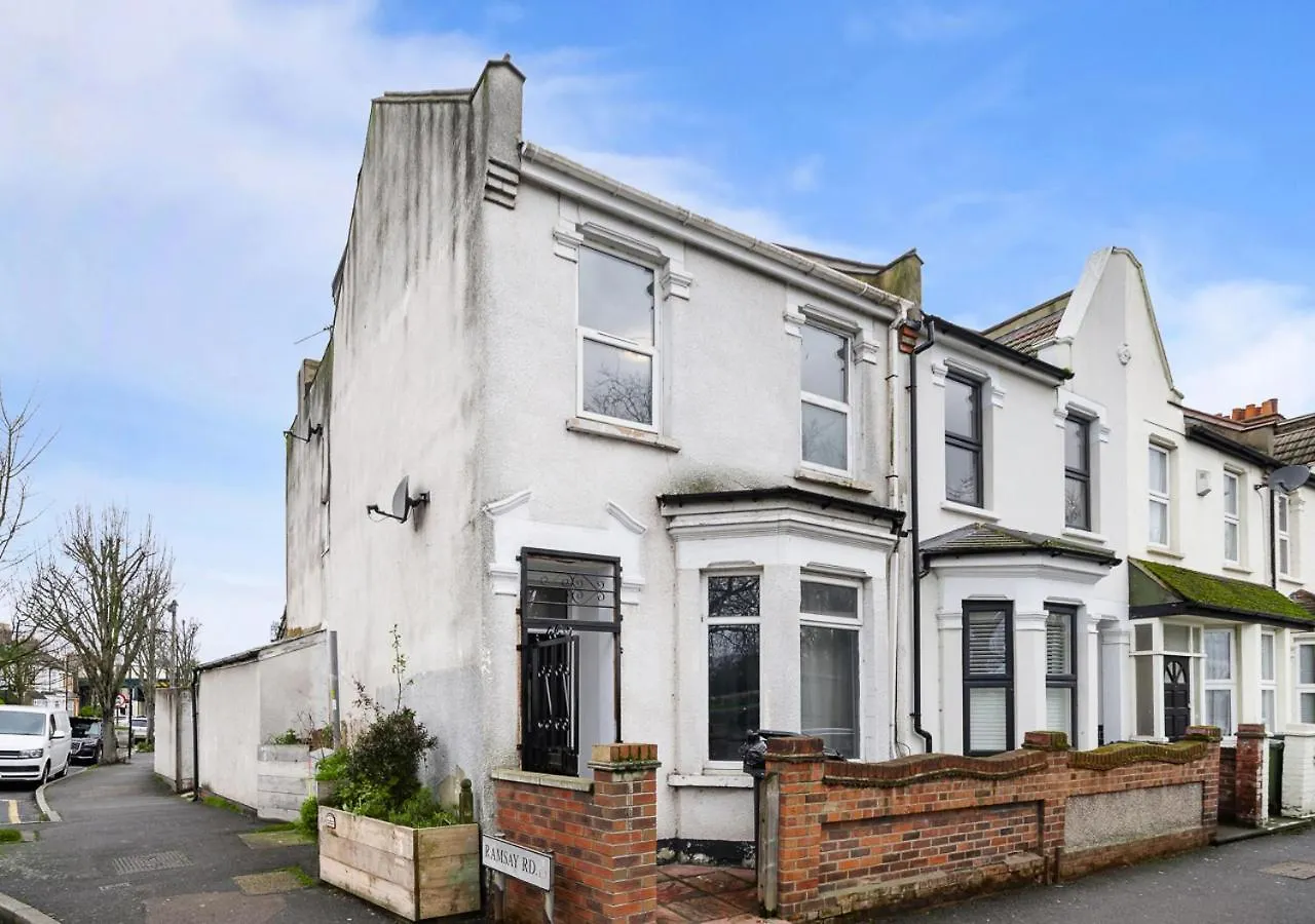 런던 Uksas Two Bed Flat Park Front 아파트