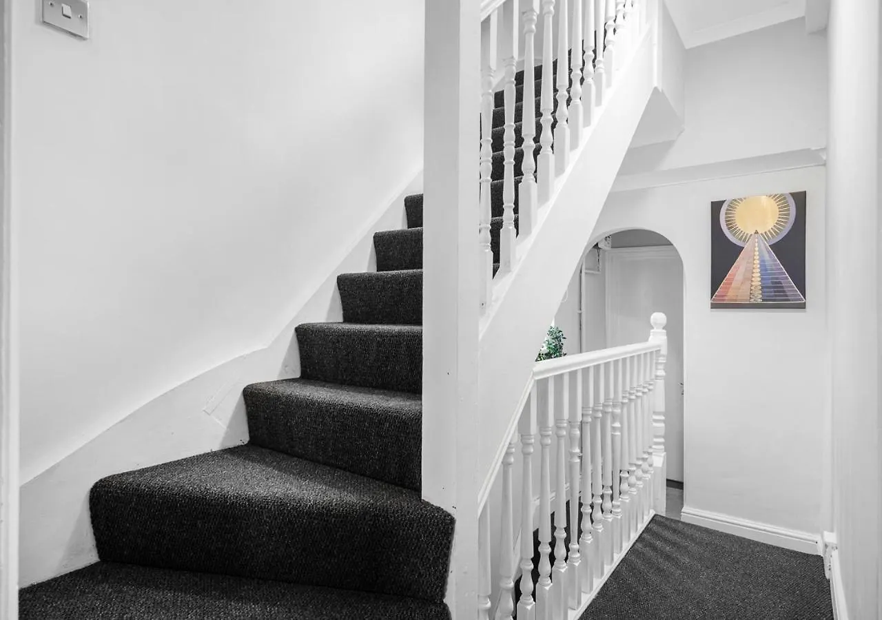 런던 Uksas Two Bed Flat Park Front 아파트 영국
