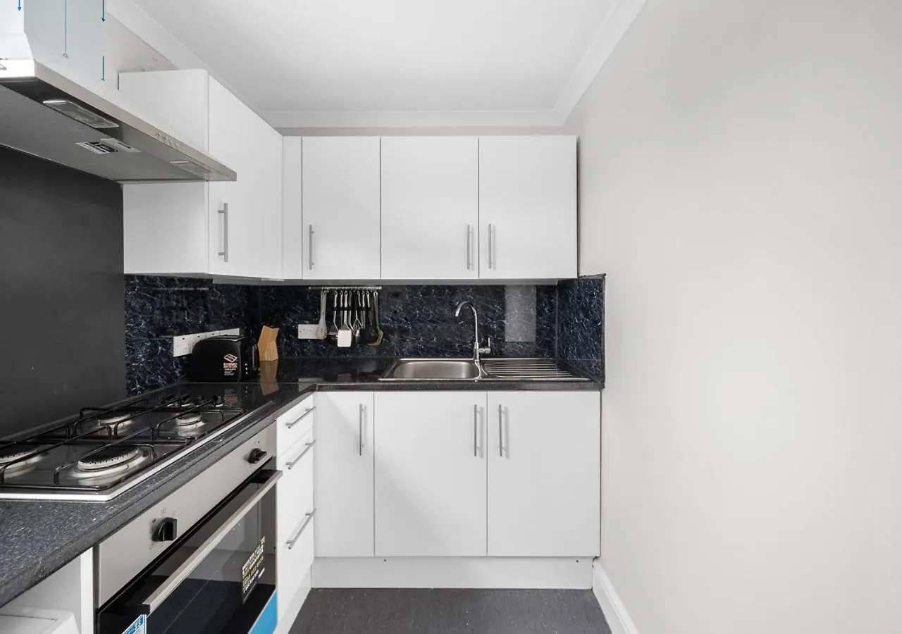런던 Uksas Two Bed Flat Park Front 아파트 0*,  영국