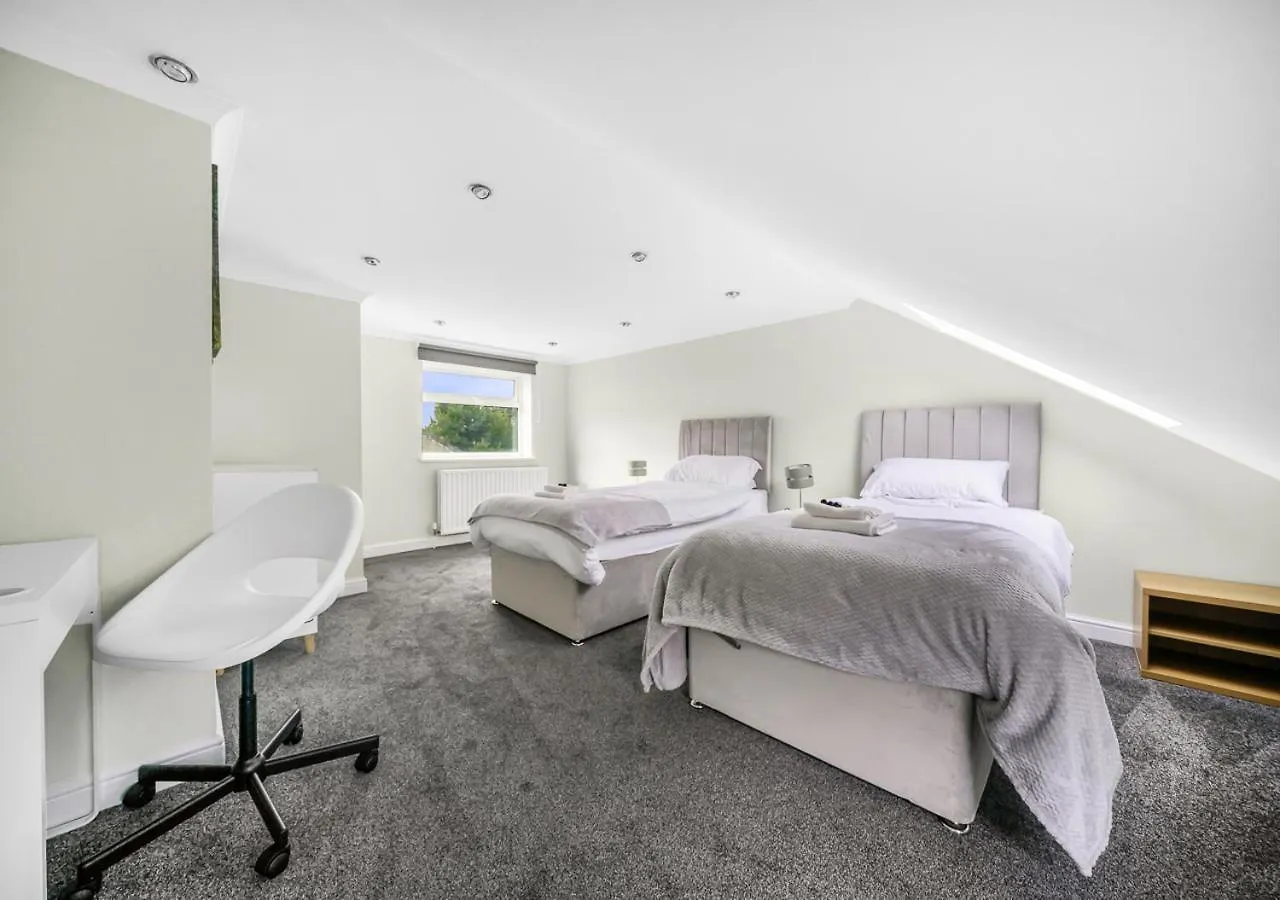 런던 Uksas Two Bed Flat Park Front 아파트