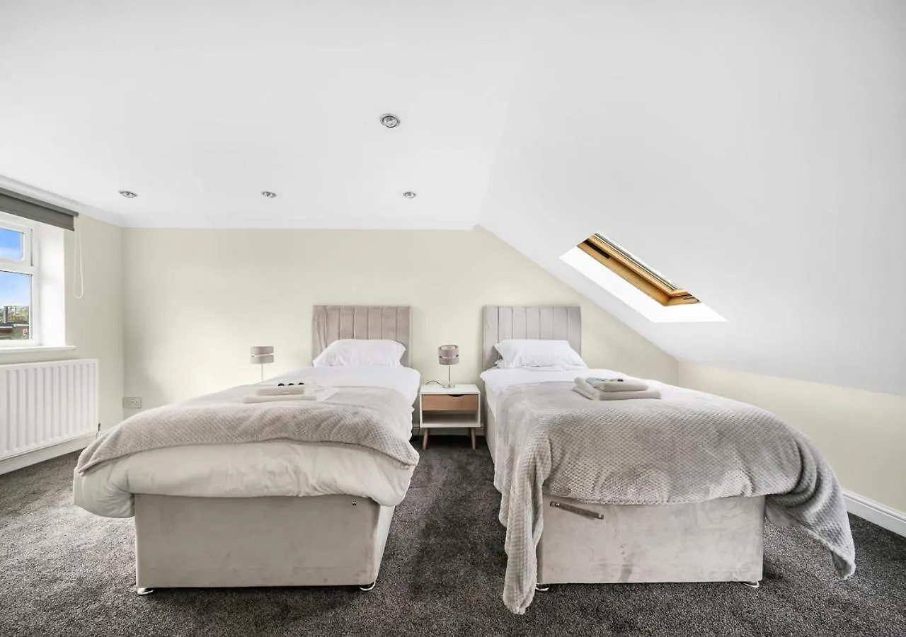 런던 Uksas Two Bed Flat Park Front 아파트