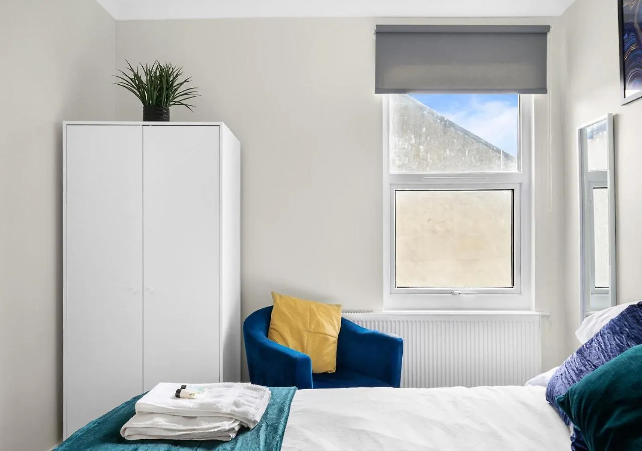 런던 Uksas Two Bed Flat Park Front 아파트 0*,