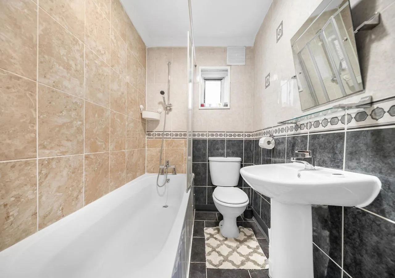 런던 Uksas Two Bed Flat Park Front 아파트